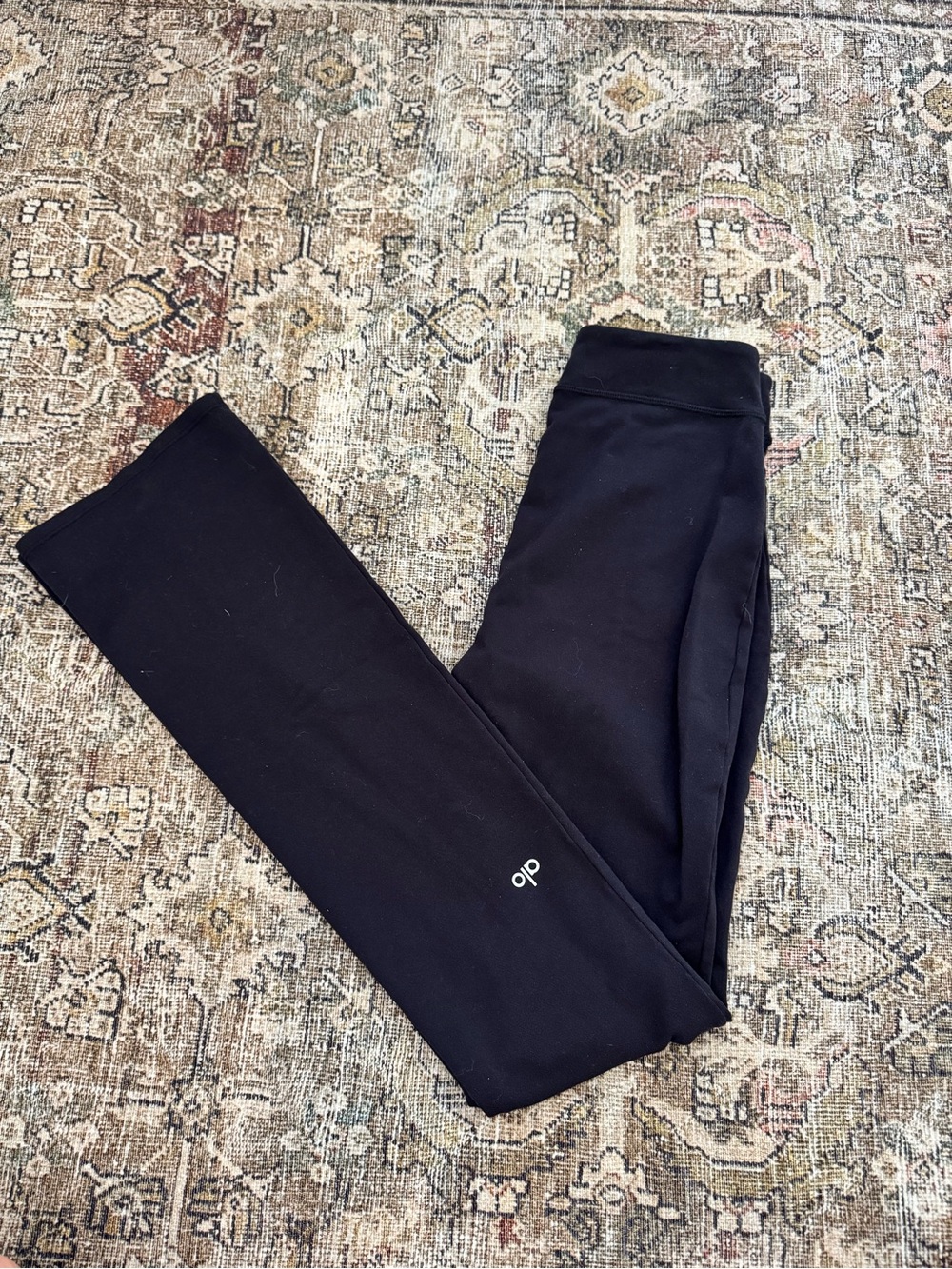 Alo Yoga Airbrush High-Waist Flutter Leggings (Black, Size Small)